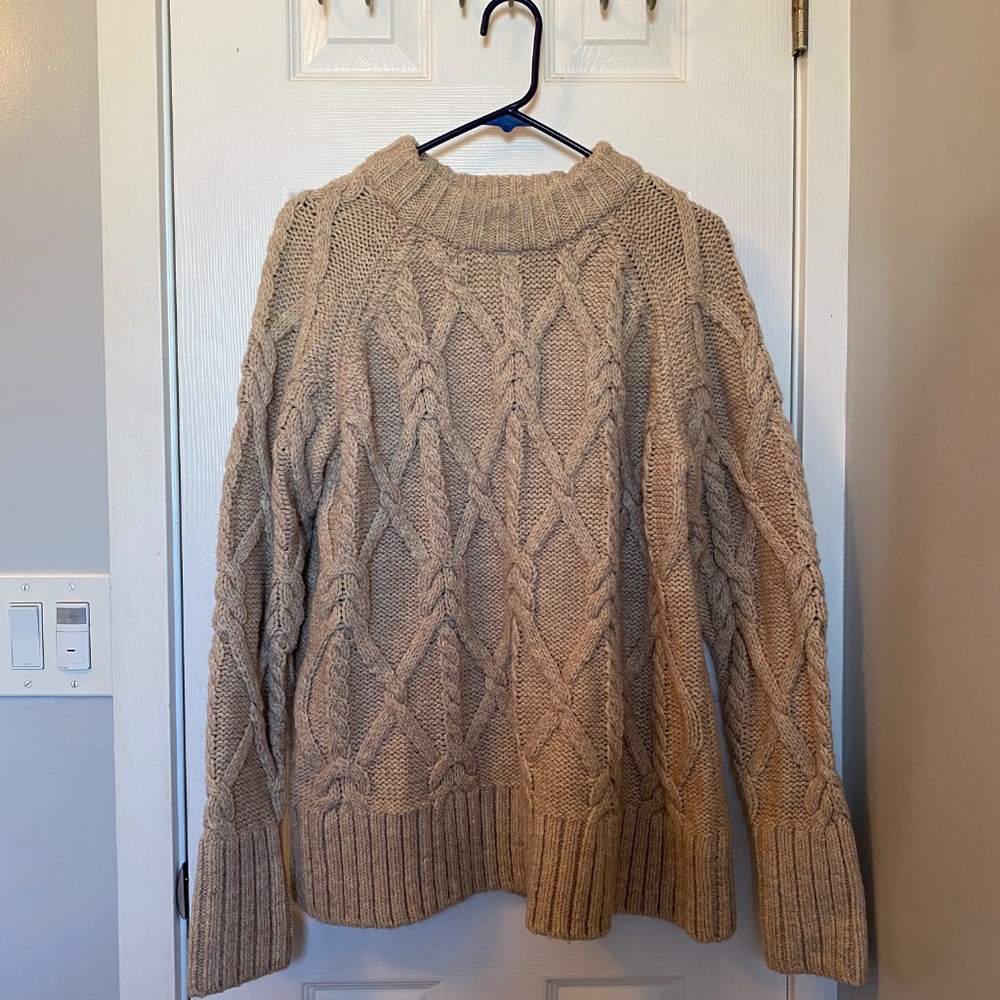 H&M | Acrylic & Wool Blend Tan Cable Knit Sweater | SMALL